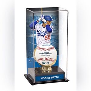 Los Angeles Dodgers Mookie Betts Fanatics
Authentic Gold Glove Display Case